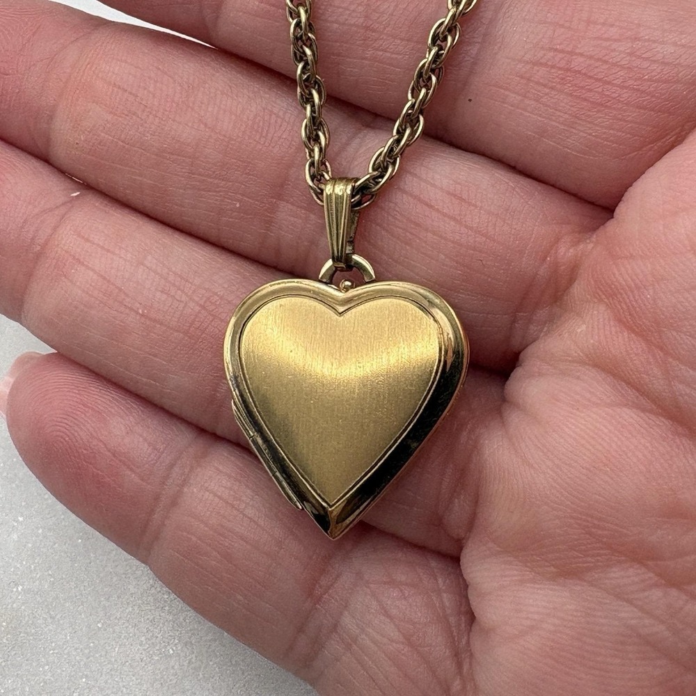 Vintage Heart Locket Necklace Goldtone Sweetheart Holds Two Photos 24"